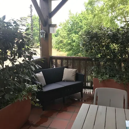A Saint-julien 40 M² Avec Vue Jardin *